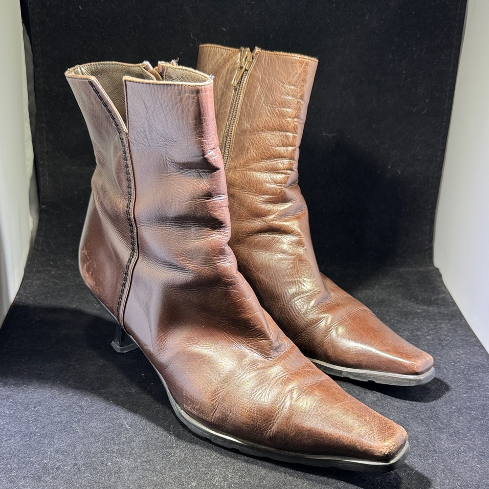 STUART WEITZMAN Luxury Brown Leather Ankle Boots - Size 8.5M